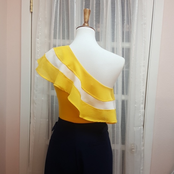 FLASH SALE!!!🎉🎉 Last one! One Shoulder Ruffle Bodysuit - Picture 3 of 3